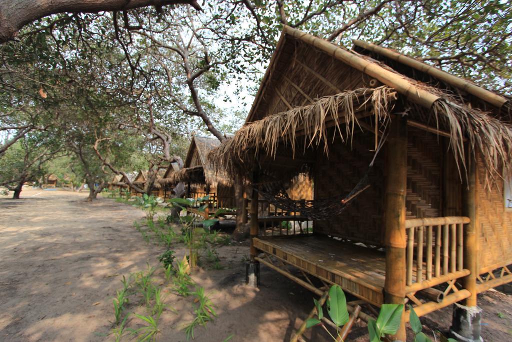 Chalee Tropicana Bungalow Koh Phayam Oda fotoğraf