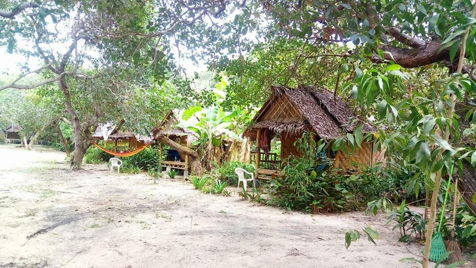 Chalee Tropicana Bungalow Koh Phayam Dış mekan fotoğraf